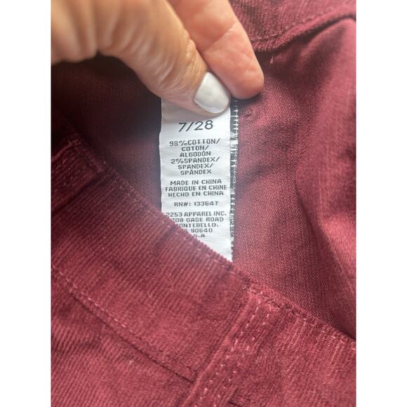 NWT RE Generation Celebrity Pink- Burgundy Corduroy Mini Skirt Junior Size 7/28 - Picture 5 of 6